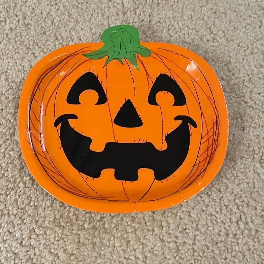8 PUMPKIN PAPER PLATES